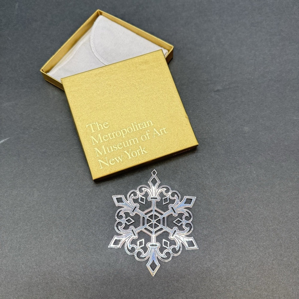 2000 Metropolitan Museum of Art Star Annual Ornament Slver Plated w Box
